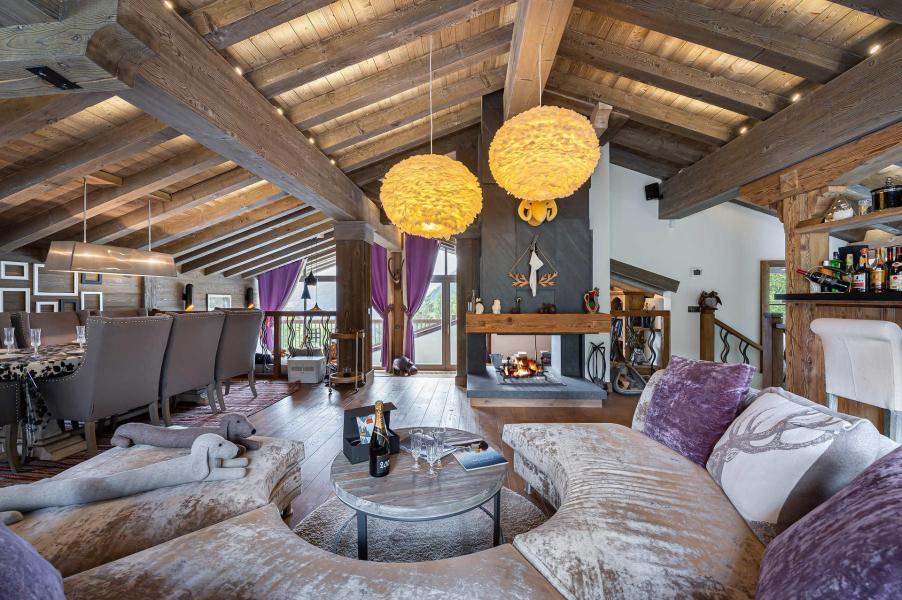 Rent in ski resort 7 room chalet 12 people - Chalet Labaobou - Courchevel - Apartment