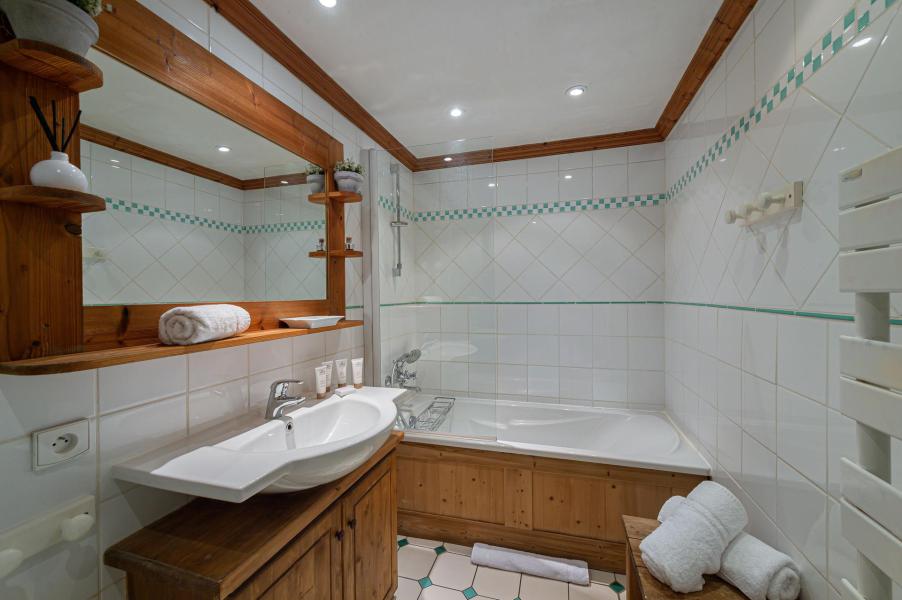 Rent in ski resort 7 room chalet 12 people - Chalet le Barragiste - Courchevel - Bathroom