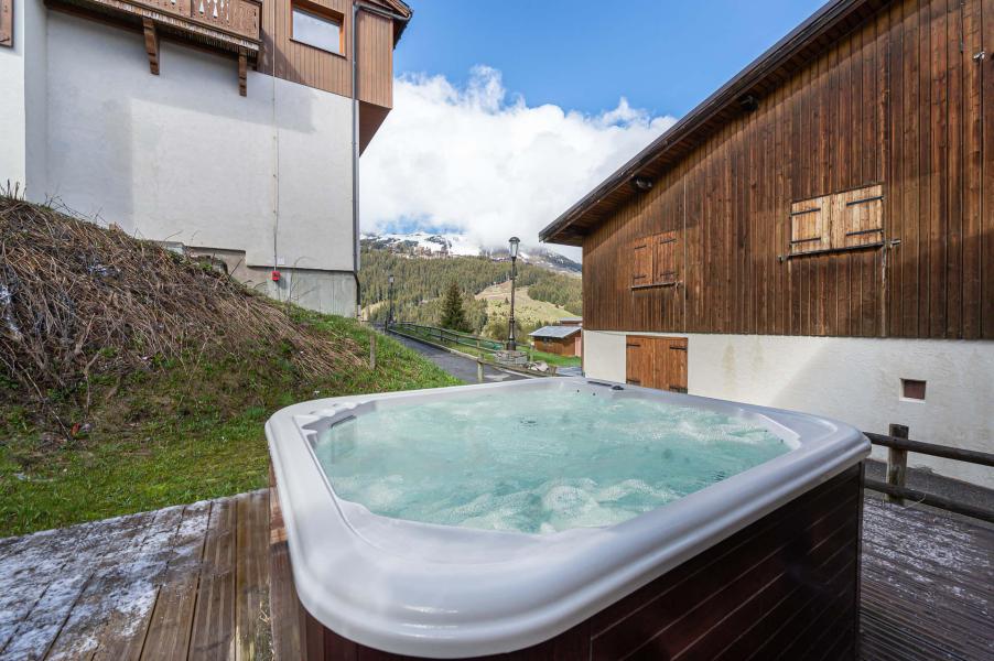 Rent in ski resort 4 room chalet 6 people - Chalet Maurilisa - Courchevel - Winter outside
