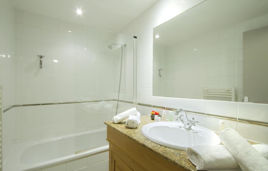 Rent in ski resort Hôtel New Solarium - Courchevel - Bathroom