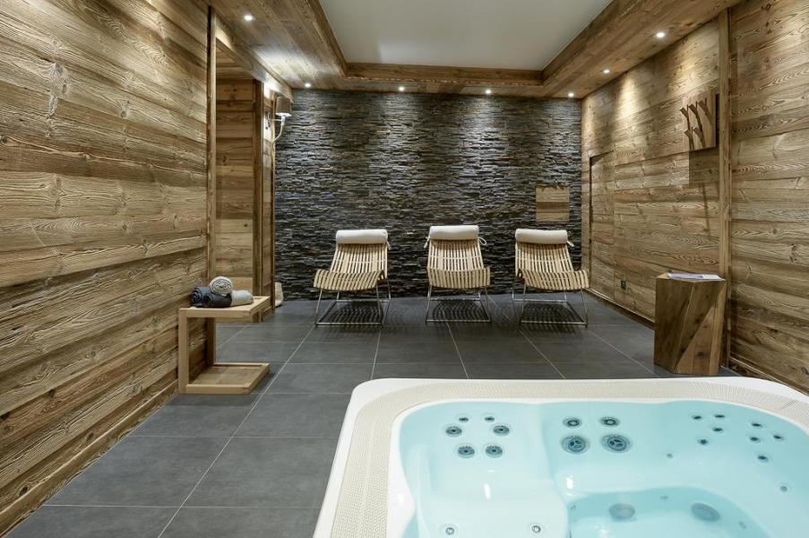 Rent in ski resort Le C - Courchevel - Jacuzzi