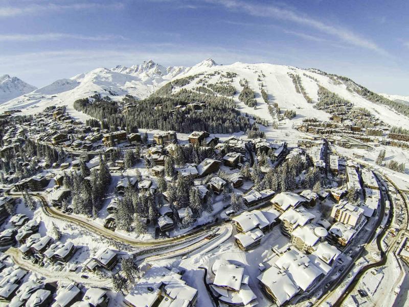 Urlaub in den Bergen LE PRALONG - Courchevel - Draußen im Winter