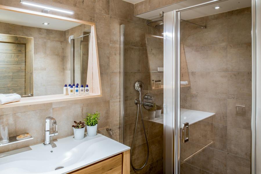 Soggiorno sugli sci Appartamento 5 stanze con cabina per 8-10 persone (D02) - Mammoth Lodge - Courchevel - Bagno con doccia