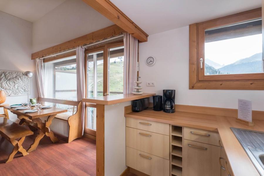 Rent in ski resort Studio mezzanine 5 people (RE012W) - Résidence 1650 - Courchevel - Living room