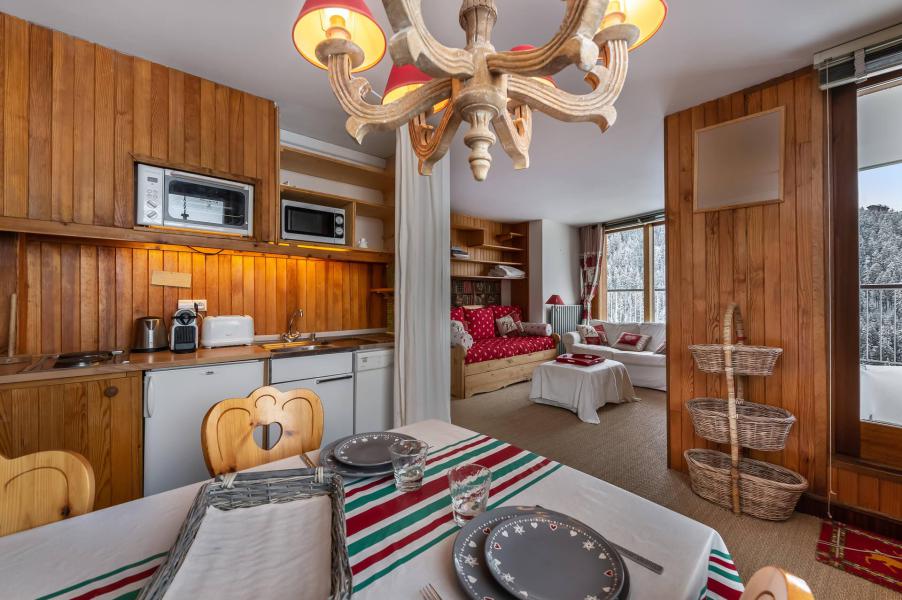 Rent in ski resort 2 room apartment 5 people (B112) - Résidence Domaine de  l'Ariondaz - Courchevel - Dining area