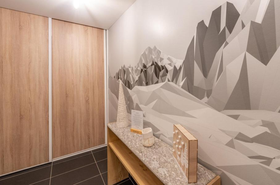 Rent in ski resort 4 room apartment 8 people (H114) - Résidence Domaine de  l'Ariondaz - Courchevel - Apartment