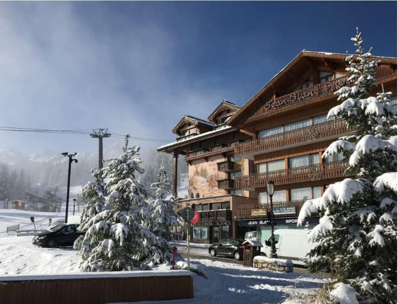 Skiverleih 3-Zimmer-Appartment für 6 Personen - Résidence Jean Blanc Sports - Courchevel - Draußen im Winter