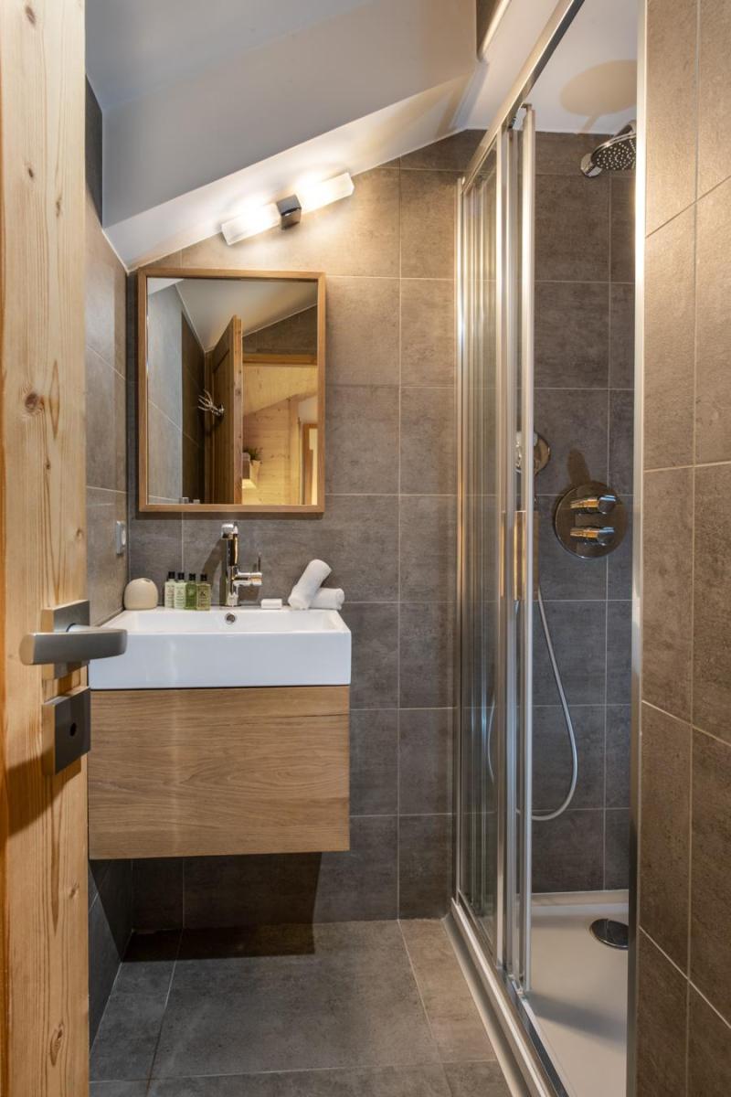 Soggiorno sugli sci Appartamento 4 stanze con cabina per 4-6 persone (B07) - Whistler Lodge - Courchevel - Bagno con doccia