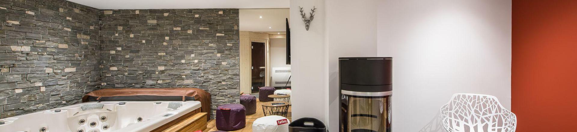 Rent in ski resort 6 room chalet 10 people - Chalet Ancolie - Courchevel - Jacuzzi