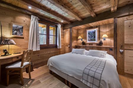 Rent in ski resort 6 room chalet 12 people - Chalet Face Nord - Courchevel - Bedroom