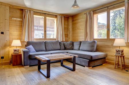 Rent in ski resort 4 room duplex chalet 6 people - Chalet la Mélèze - Courchevel - Living room