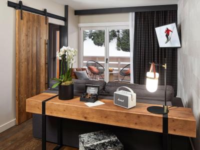 Rent in ski resort Family suite 4 people - Hôtel Écrin Blanc - Courchevel - Living area