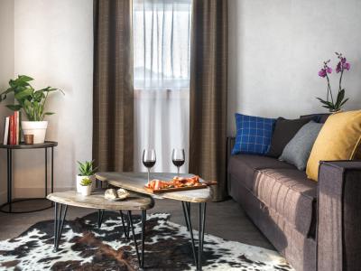 Location au ski Grande Suite Cabine Supérieure 6 personnes - Hôtel Écrin Blanc - Courchevel - Coin séjour