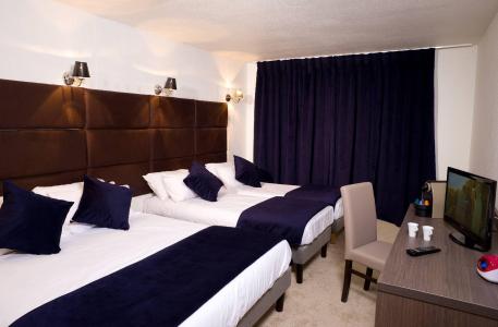 Rent in ski resort Hôtel Olympic - Courchevel - Bedroom