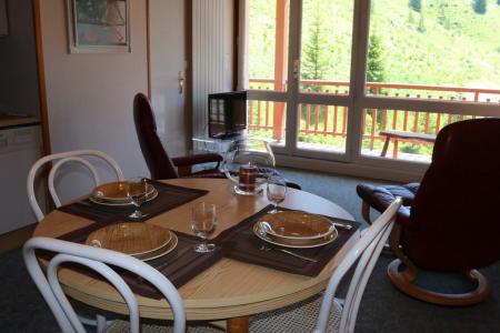 Rent in ski resort 2 room apartment 4 people (167V) - La Résidence 1650 - Courchevel - Table