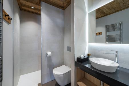 Rent in ski resort 7 room apartment 14 people (ALTAR) - Résidence Alpamayor - Courchevel - Shower room