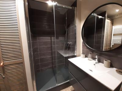 Rent in ski resort 4 room apartment 8 people (282) - Résidence Ariondaz - Courchevel - Shower room