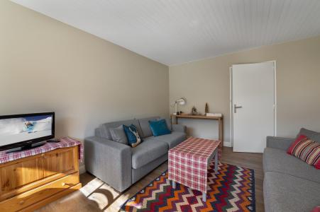 Rent in ski resort 3 room apartment 7 people (F143) - Résidence Domaine de  l'Ariondaz - Courchevel - Living room