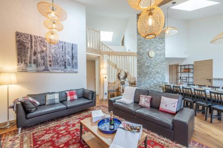 Rent in ski resort 6 room mezzanine apartment 12 people (H136) - Résidence Domaine de  l'Ariondaz - Courchevel - Living room