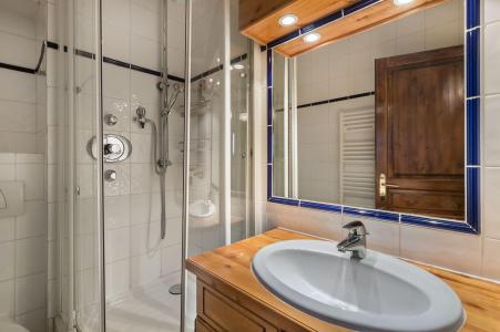 Rent in ski resort 4 room apartment 6 people (1B) - Résidence le Bachal - Courchevel - Shower room