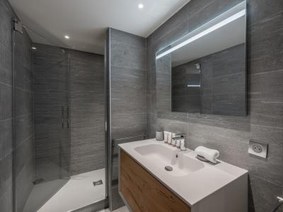 Alquiler al esquí Apartamento 3 piezas cabina para 4 personas (404) - Résidence Phoenix - Courchevel - Cuarto de ducha