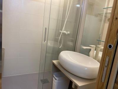 Rent in ski resort Studio mezzanine 4 people - Résidence Porte de Courchevel - Courchevel - Shower room