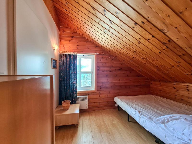 Rent in ski resort 4 room chalet 8 people (24) - Les Chalets du Hameau - Flaine - Bedroom under mansard