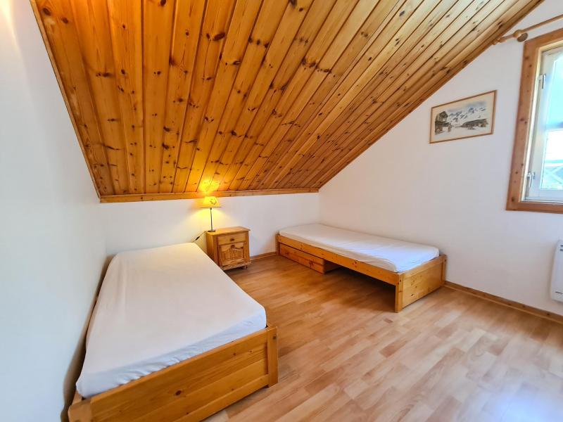 Rent in ski resort 5 room mezzanine chalet 8 people (08) - Les Chalets du Hameau - Flaine - Bedroom