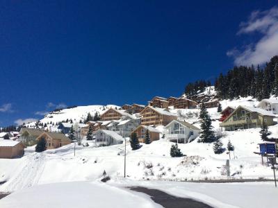 Location au ski Les Chalets du Hameau - Flaine - Extérieur hiver