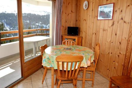 Rent in ski resort Studio cabin 4 people (54) - Résidence Arche - Flaine - Table