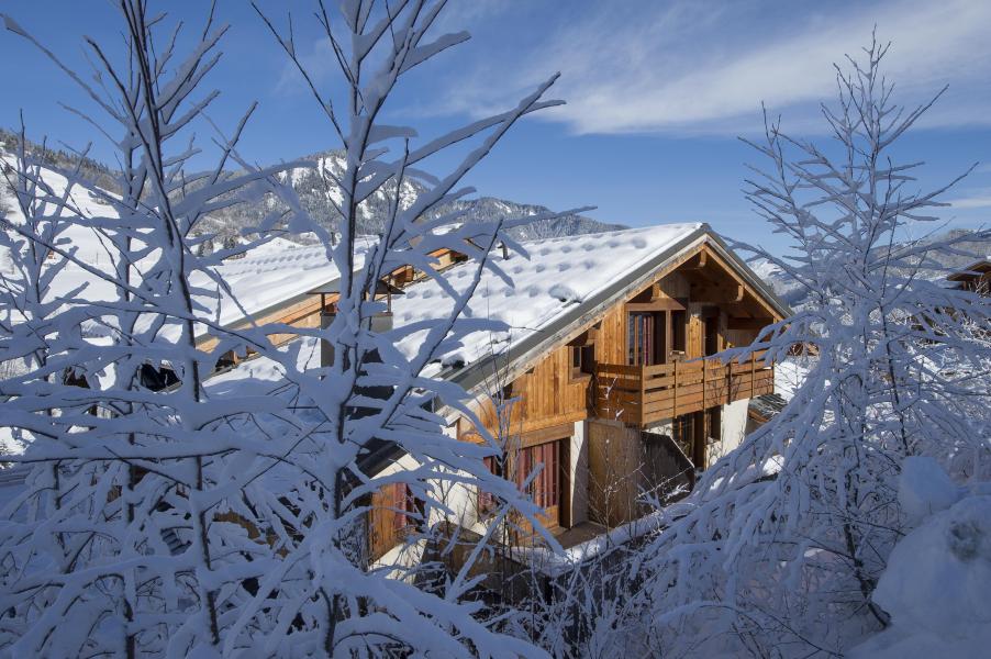 Vacances en montagne Résidence les Chalets des Evettes - Flumet - Extérieur hiver
