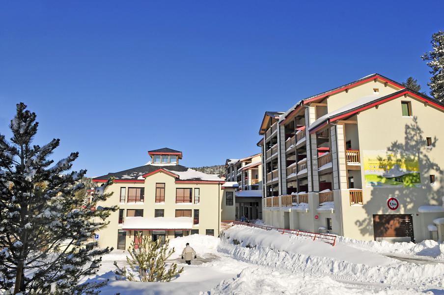 Location au ski Résidence le Domaine de Castella - Font Romeu - Extérieur hiver