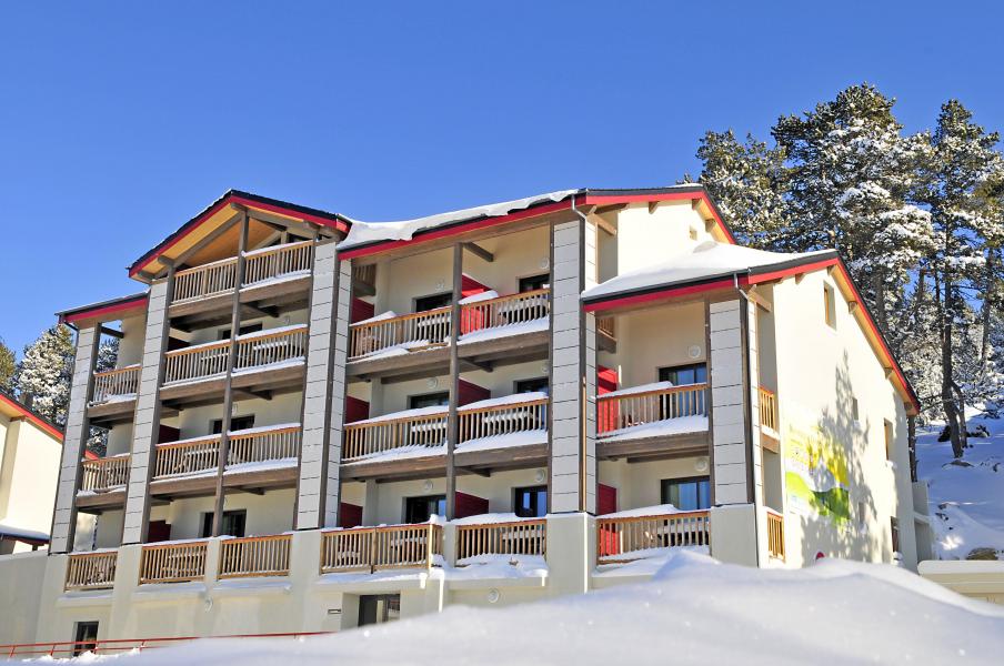 Location au ski Résidence le Domaine de Castella - Font Romeu - Extérieur hiver