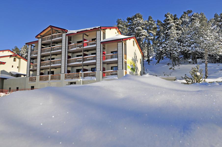 Location au ski Résidence le Domaine de Castella - Font Romeu - Extérieur hiver