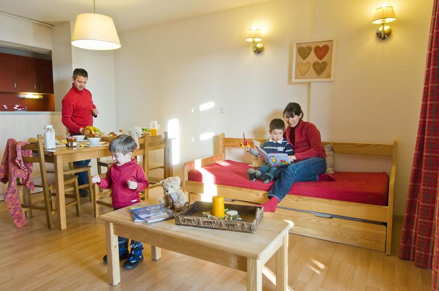 Rent in ski resort Résidence le Domaine de Castella - Font Romeu - Living room