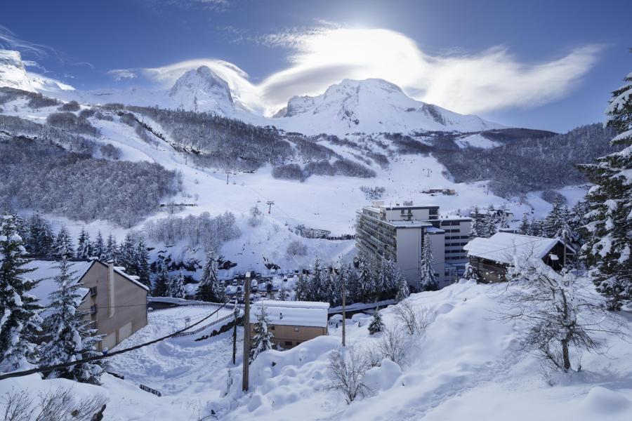 Location au ski Hôtel Belambra Club Lou Sarri - Gourette - Extérieur hiver