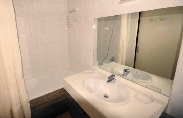 Rent in ski resort Studio mezzanine 7 people (21) - Résidence le Chalet - Gourette - Bathroom