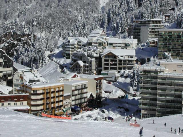 Vakantie in de bergen Résidence les Marmottes - Gourette - Buiten winter