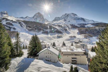 Rent in ski resort Hôtel Belambra Club Lou Sarri - Gourette - Winter outside