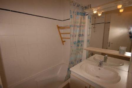 Rent in ski resort 3 room apartment 6 people (NS445) - Résidence Neige et Soleil - Gourette - Bathroom