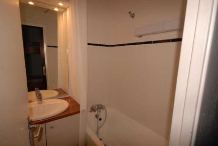 Rent in ski resort Studio 6 people (SAN136) - Résidence Sanctus - Gourette - Bathroom