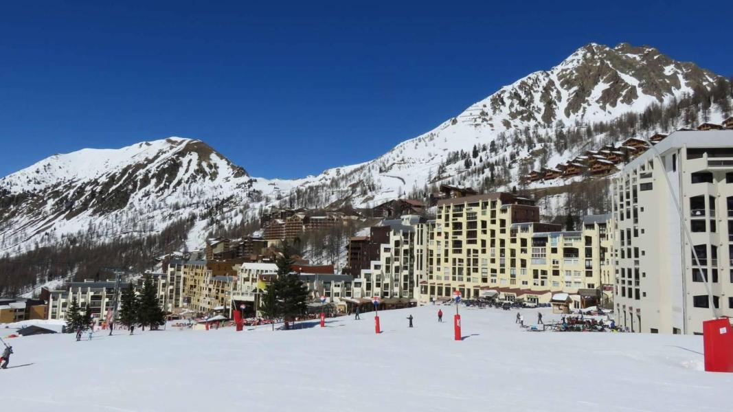 Rent in ski resort Studio 4 people (D1C) - Résidence Pignals - Isola 2000 - Winter outside