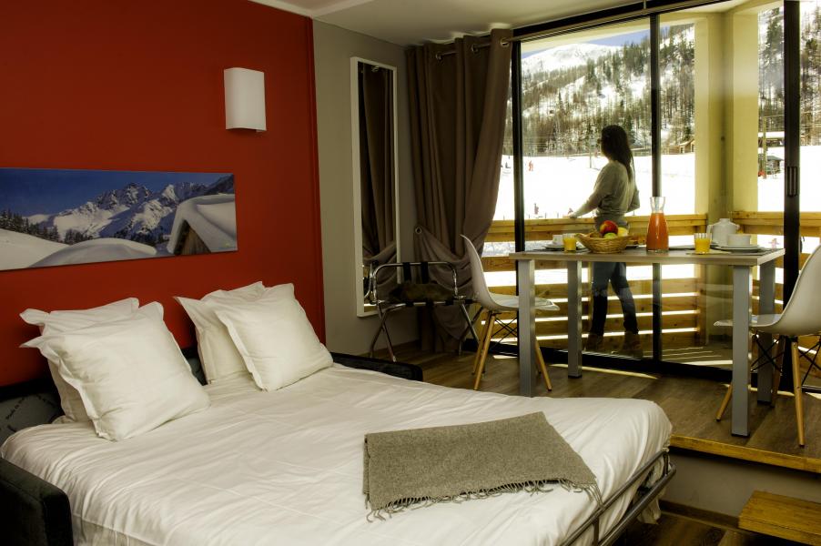 Rent in ski resort Sowell Résidences New Chastillon - Isola 2000 - Bedroom