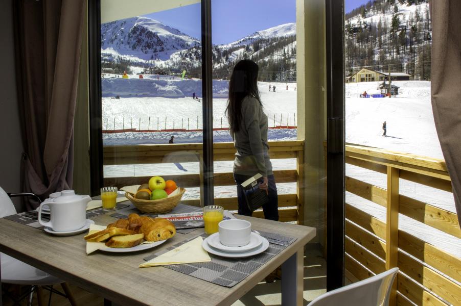 Location au ski Sowell Résidences New Chastillon - Isola 2000 - Coin repas