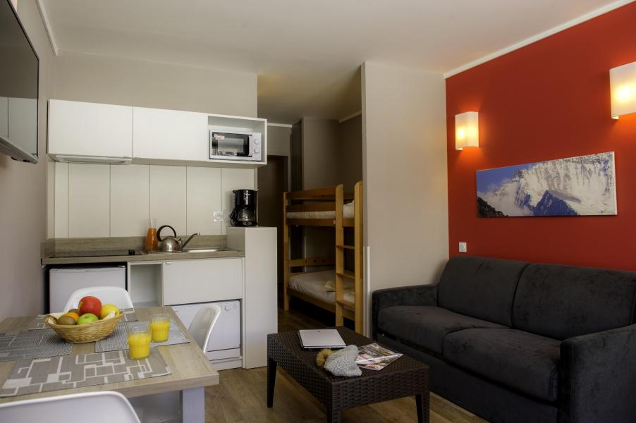 Rent in ski resort Sowell Résidences New Chastillon - Isola 2000 - Open-plan kitchen