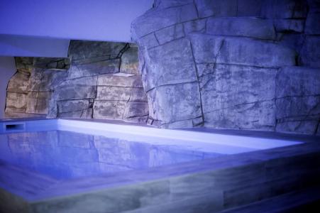 Location au ski Sowell Résidences New Chastillon - Isola 2000 - Piscine