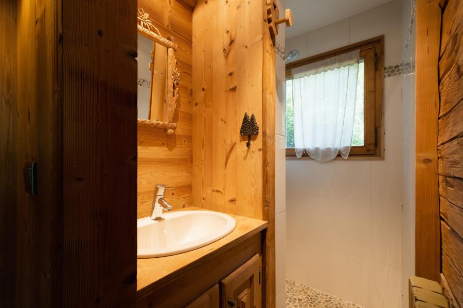 Rent in ski resort 9 room chalet 11 people - Chalet Grany - La Clusaz - Shower room