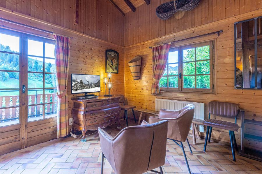 Rent in ski resort 5 room mezzanine chalet 8 people - Chalet Maq Ed Pavei - La Clusaz - Living room