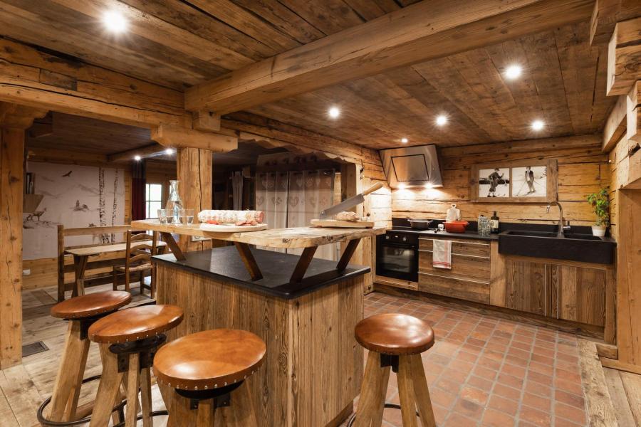 Rent in ski resort 6 room chalet 10 people - Chalet Noisetiers - La Clusaz - Kitchen