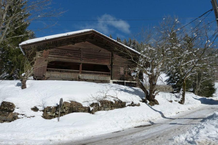 Vacances en montagne Chalet 6 pièces 10 personnes - Chalet Noisetiers - La Clusaz - Extérieur hiver